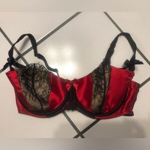 Ladies Cacique red satin and black lace bra in size38DDD